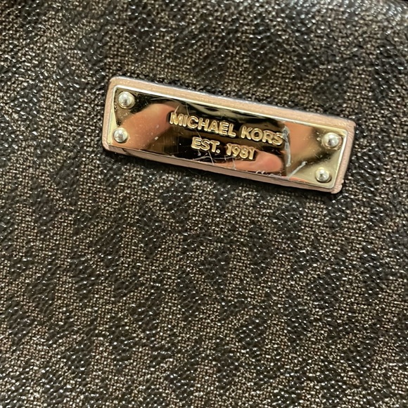 Michael kors cross body purse - Picture 9 of 9